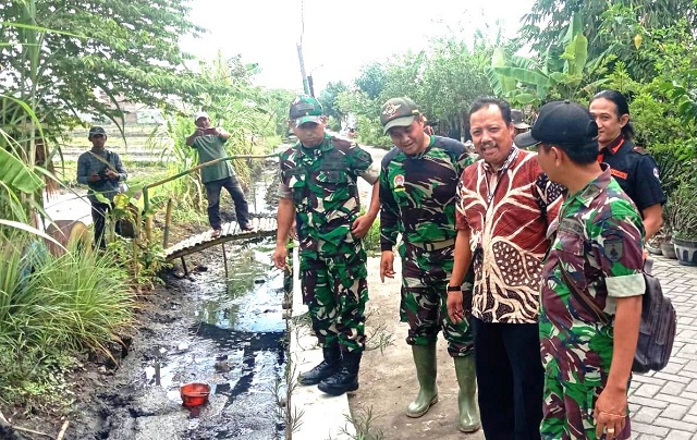 Turun Gunung Dandim Sidoarjo Ikuti Karya Bakti Bersama Warga Dan